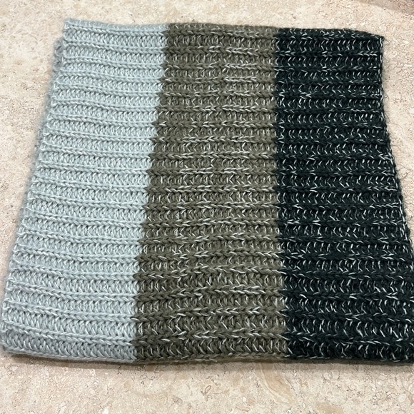 Knit infinity scarf - Picture 2 of 3